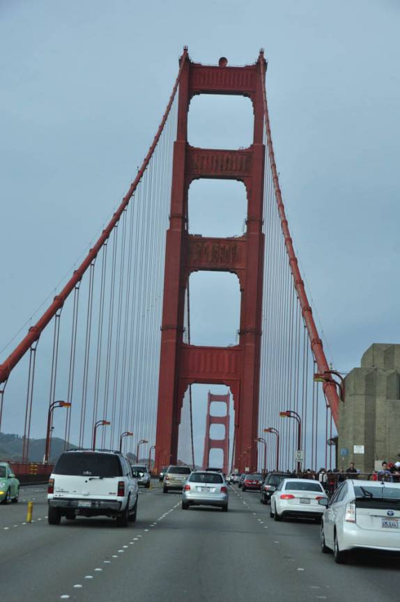 Atravessando a Golden Gate de San Francisco, na Califórnia, nos Estados Unidos